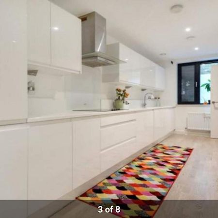 London Holiday Home Newly Refurbished - Entire 4 Bedroom Private House With Kitchen, Living Room & Private Garden - 1 Cape House London, Within 30 Mins From Central London, London Bridge & Canary Wharf المظهر الخارجي الصورة