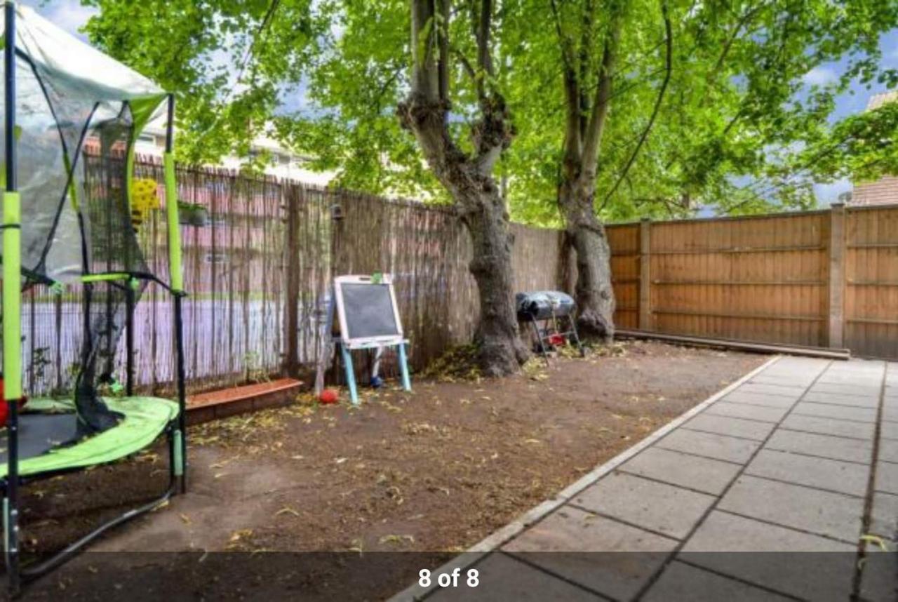 London Holiday Home Newly Refurbished - Entire 4 Bedroom Private House With Kitchen, Living Room & Private Garden - 1 Cape House London, Within 30 Mins From Central London, London Bridge & Canary Wharf المظهر الخارجي الصورة