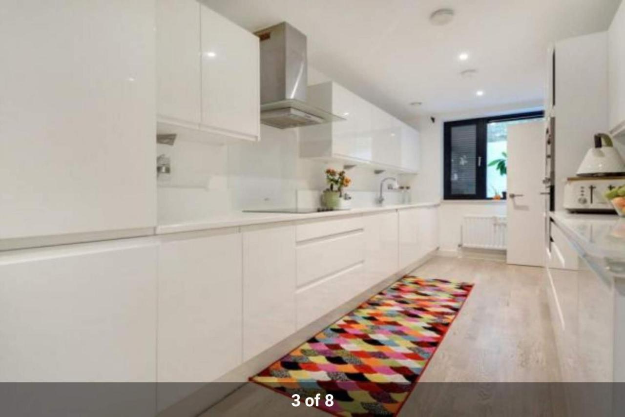 London Holiday Home Newly Refurbished - Entire 4 Bedroom Private House With Kitchen, Living Room & Private Garden - 1 Cape House London, Within 30 Mins From Central London, London Bridge & Canary Wharf المظهر الخارجي الصورة