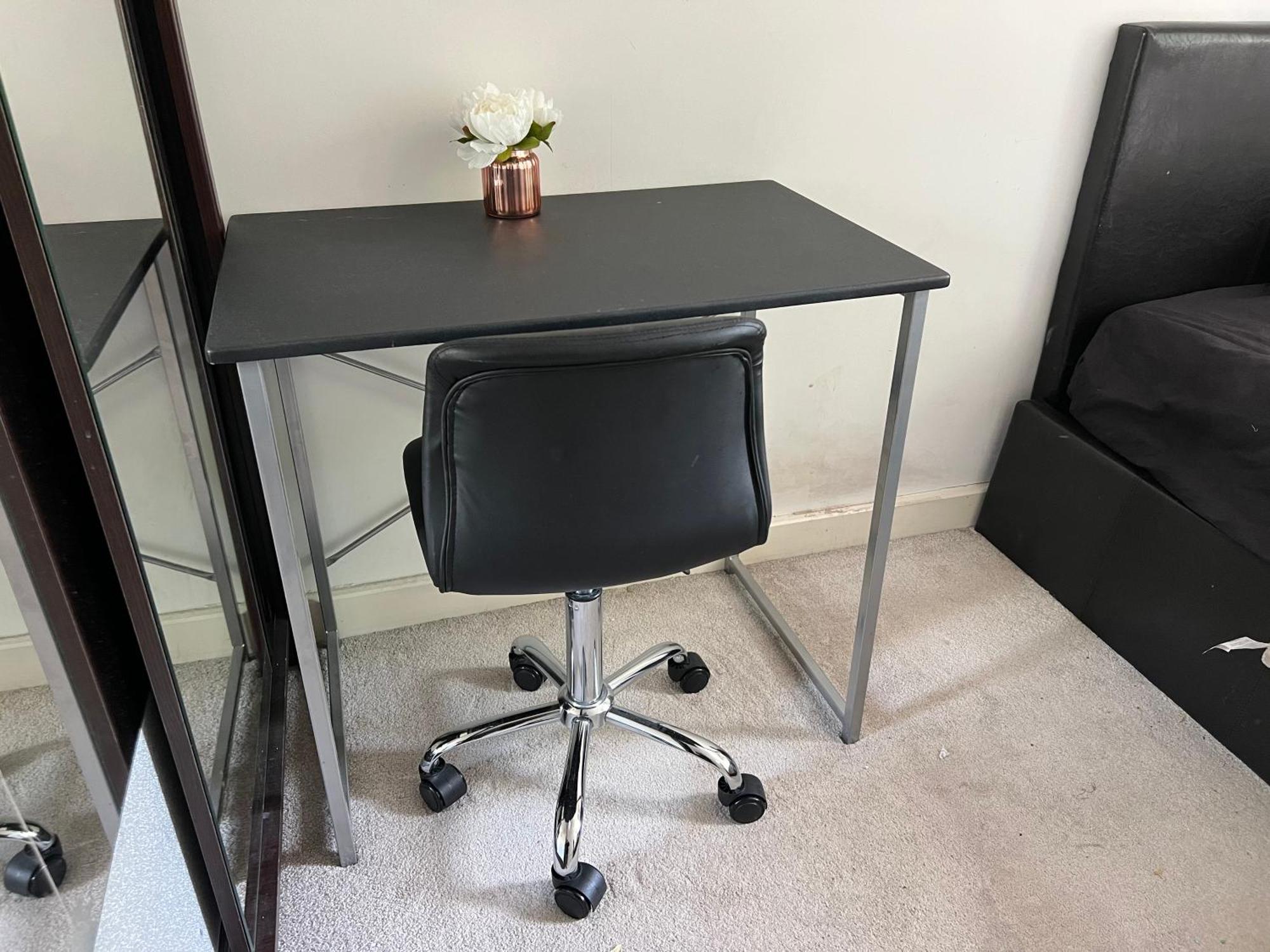London Holiday Home Newly Refurbished - Entire 4 Bedroom Private House With Kitchen, Living Room & Private Garden - 1 Cape House London, Within 30 Mins From Central London, London Bridge & Canary Wharf المظهر الخارجي الصورة